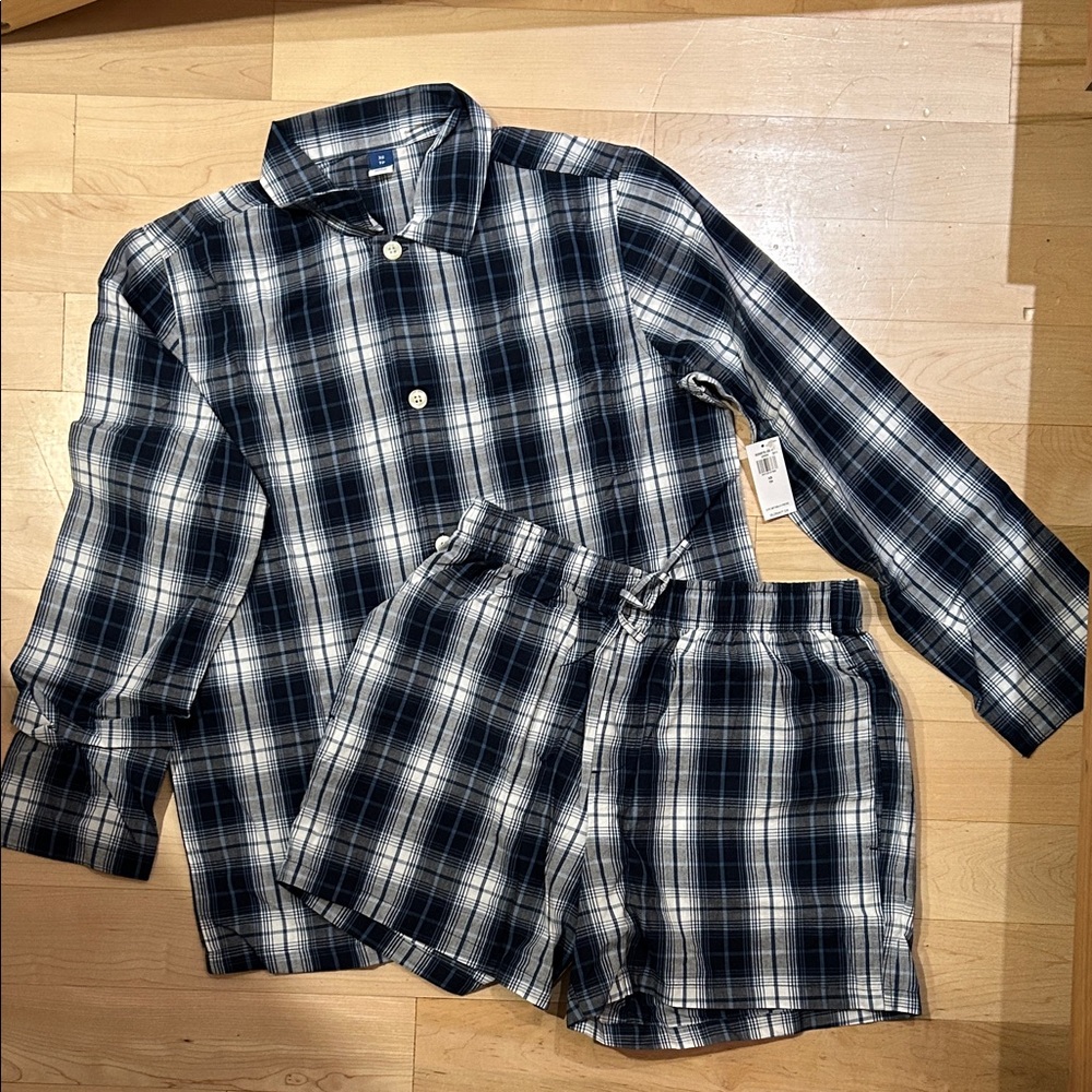 2/20 NWT Plaid Pajamas Set - Blue and White